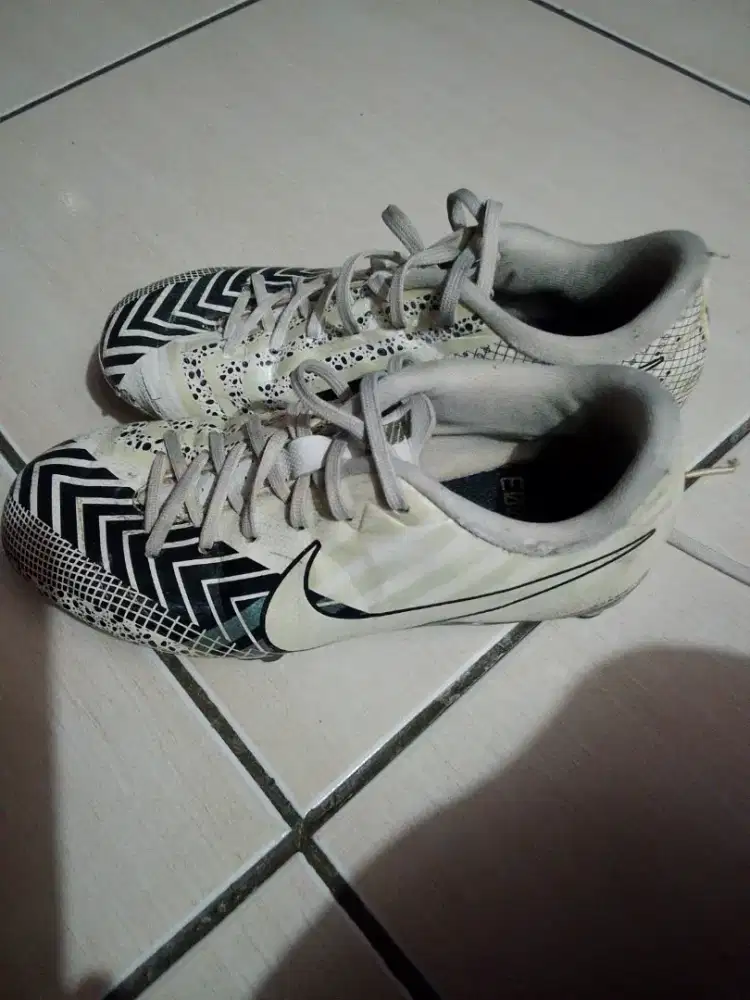 Sepatu bola Nike size 33 model md s003