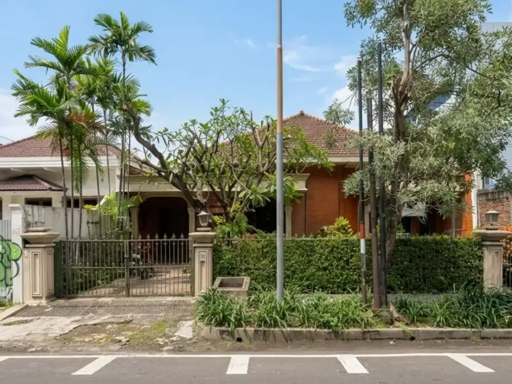 Rumah Jalan Diponeg STRATEGIS, NOL JALAN RAYA