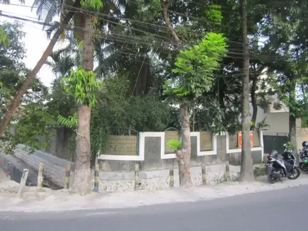 Dijual Rumah taman, tanah 506 bangunan 400 m2 di Batu Ampar Condet