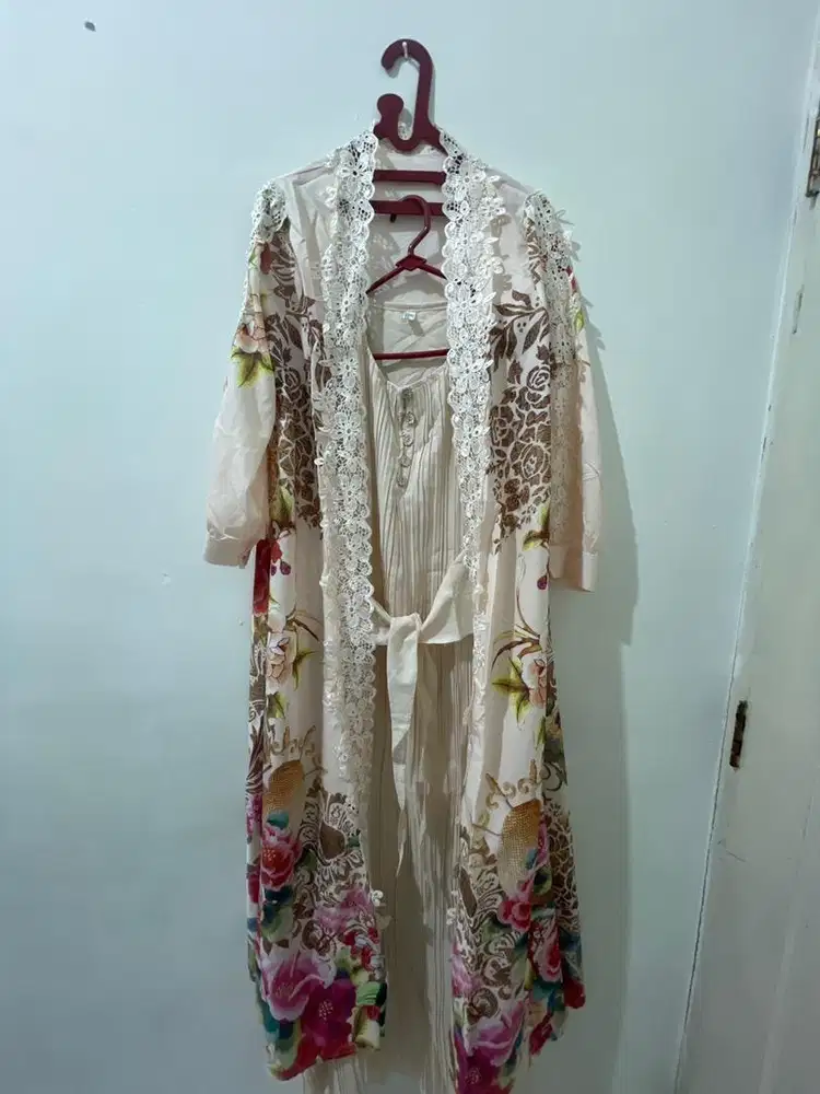 Baju muslimah untuk lebaran atau pesta juga boleh