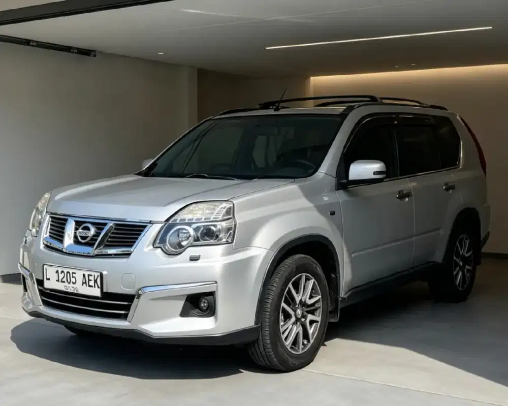 NISSAN XTRAIL URBAN 2.5 PMK 2015 AT FULSET ORIGINAL TOTAL