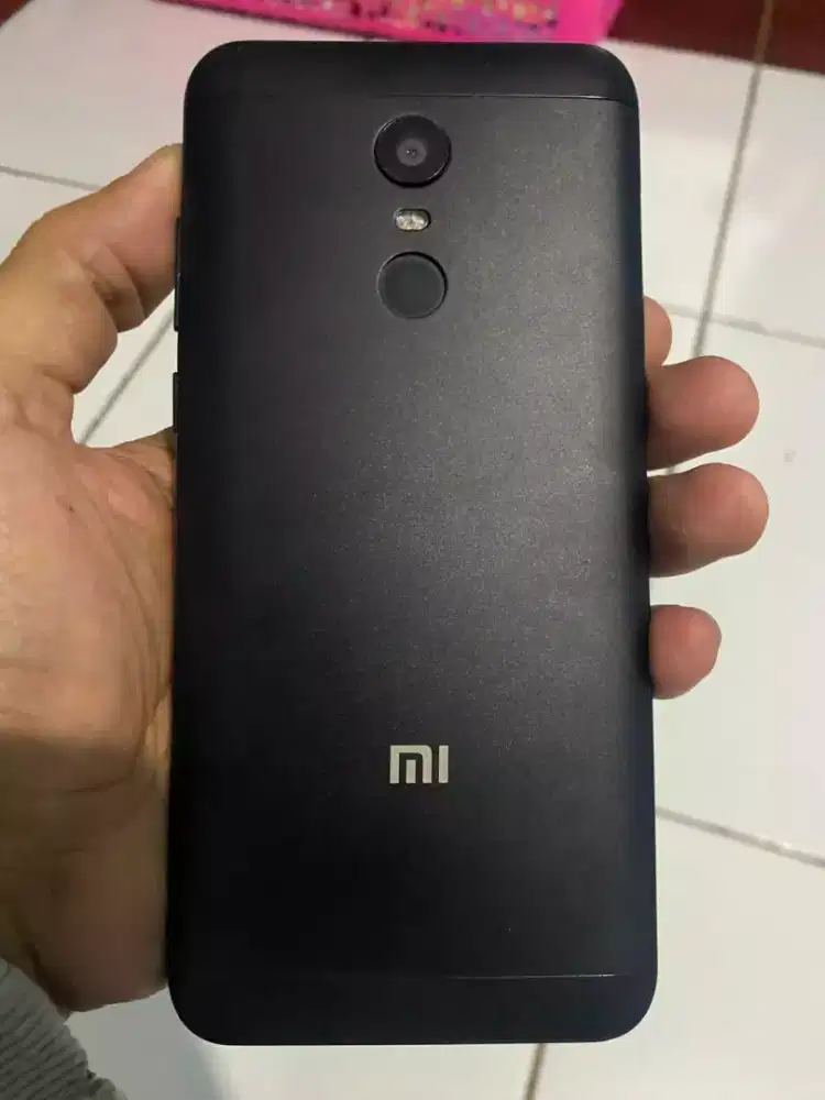 Redmi 5 plus 3 / 32