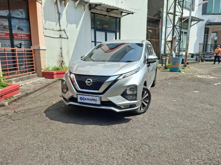 Pajak Panjang - Nissan Livina 1.5 VL Bensin AT 2019 Silver