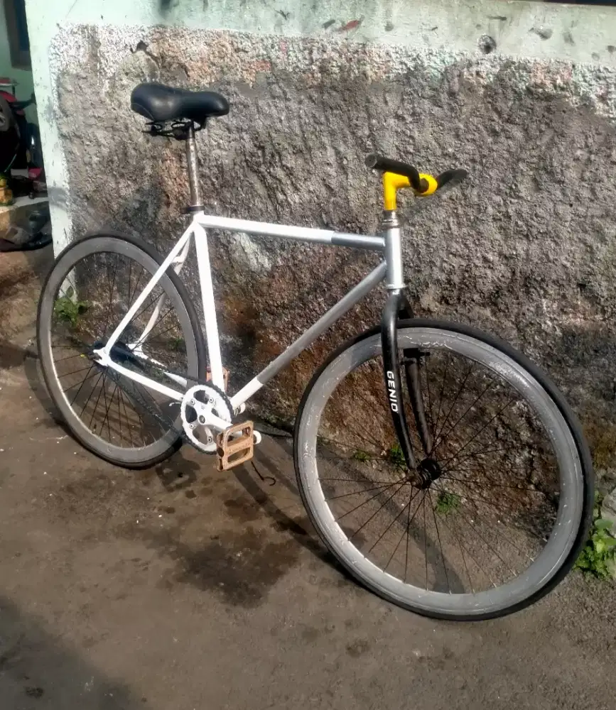 Sepeda fixie UK 700