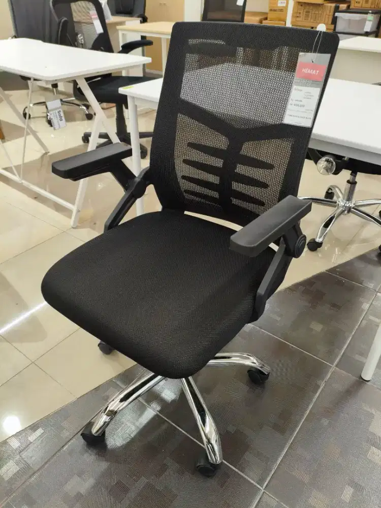 Selma York Kursi Kantor Sandaran Rendah – Hitam