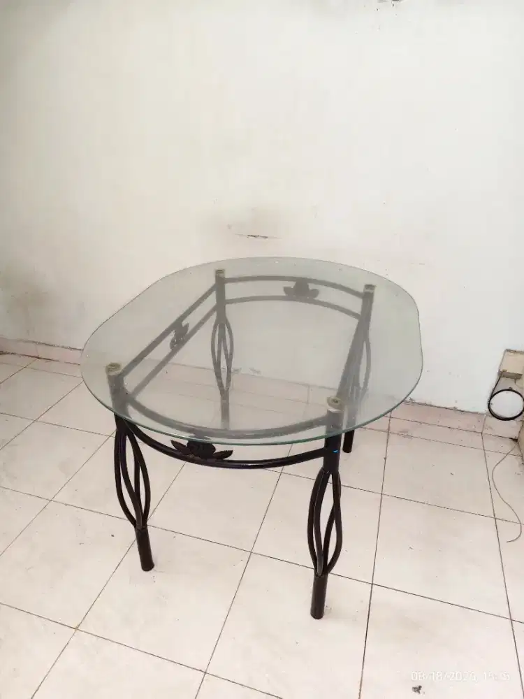 meja makan masih bagus kokoh tinggal dibersihkan