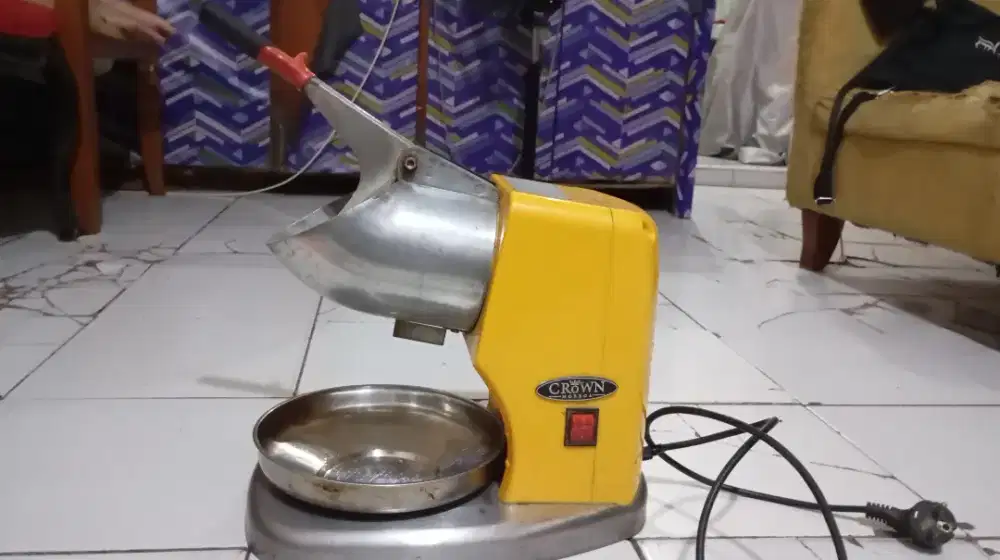 Mesin serut es batu merk CROWN