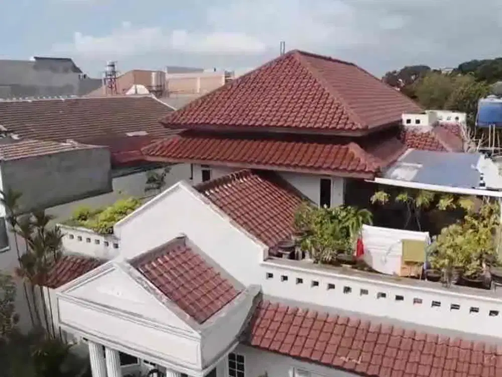 Dijual Rumah Mewah Siap Huni dengan Halaman Luas Dan Berlokasi Strategis Di Pondok Indah Jakarta Selatan