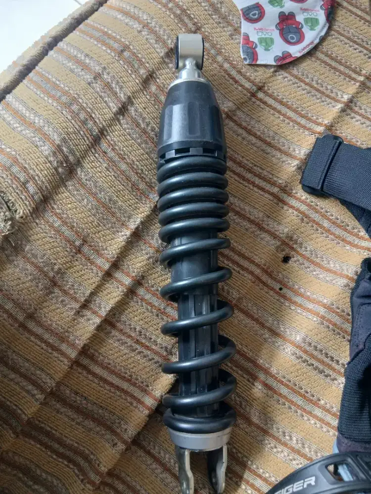 Shock belakang honda beat