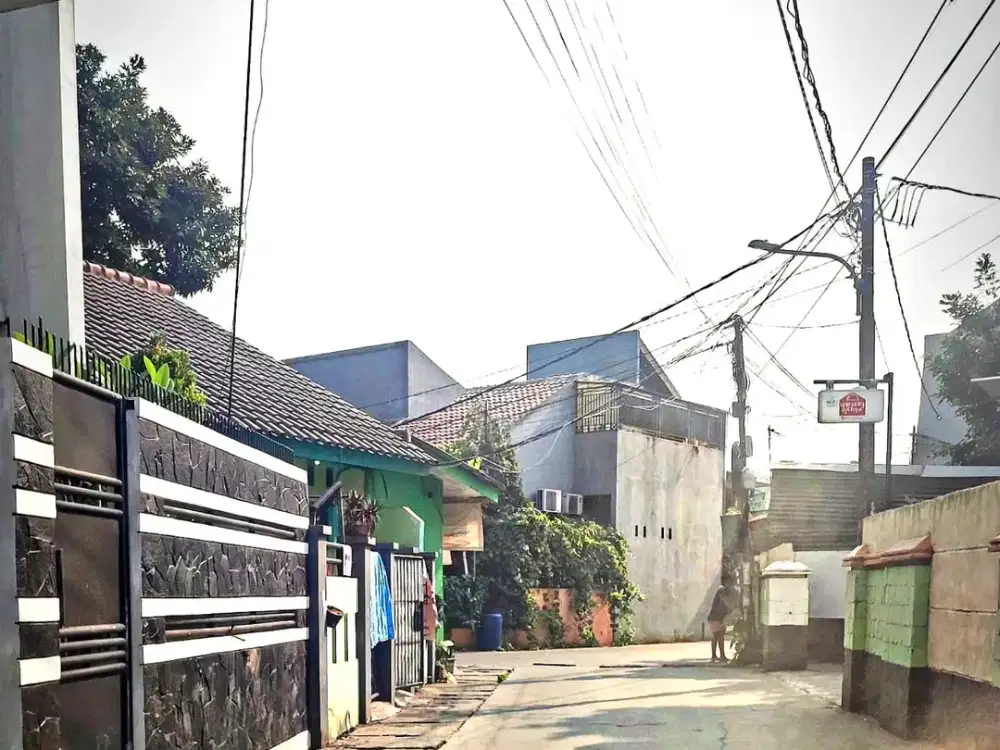 Dijual Rumah Halaman Luas Bonus Kontrakan di Kranggan Cibubur