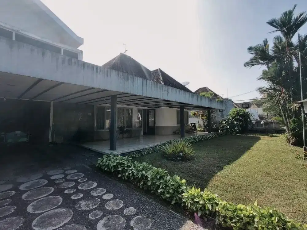 Dijual Rumah Klasik Terawat Strategis di Oro-oro Dowo Malang