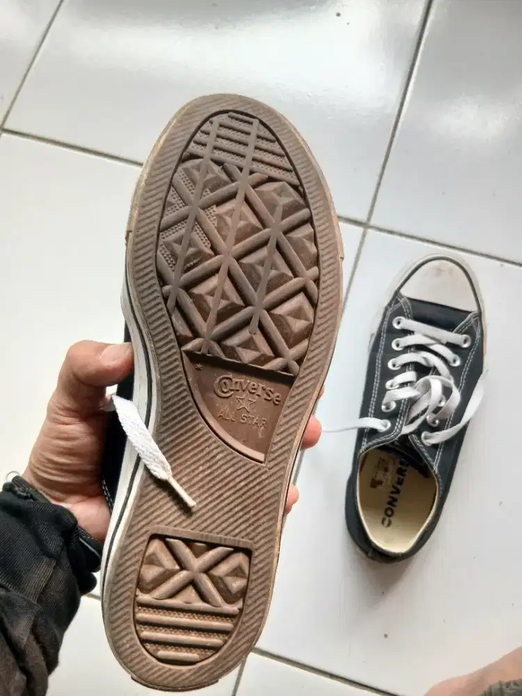 Sepatu converse ori