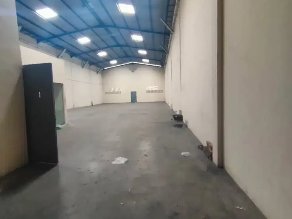 DISEWAKAN GUDANG KMC — LUAS, STRATEGIS & SIAP DIGUNAKAN!