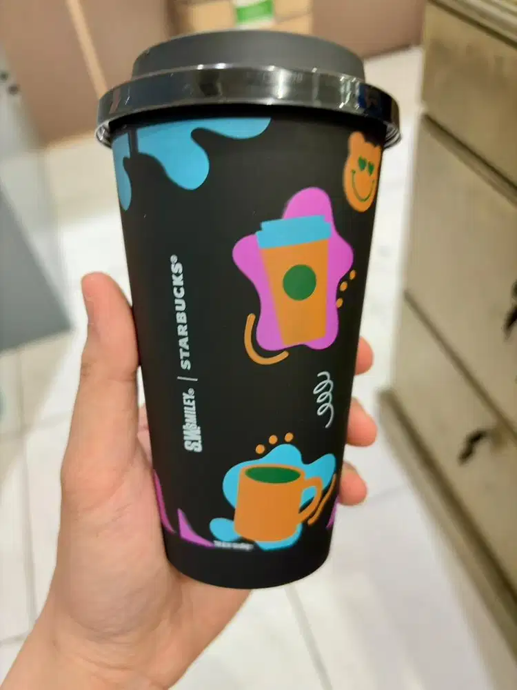 Tumbler Starbucks Size Grande Smiley Black