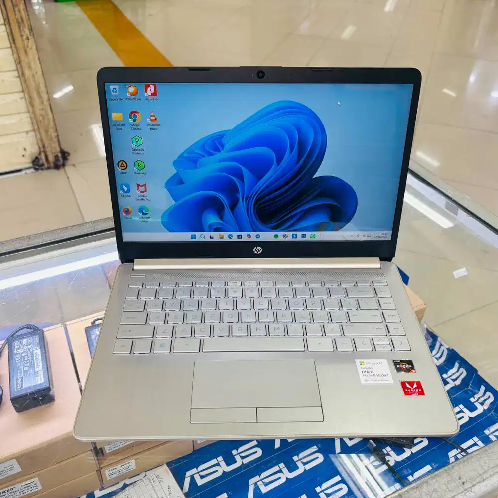 laptop hp 14s amd ryzen 5 - 3500U Ram 8gb SSD 512GB VGA AMD Redeon 2gb