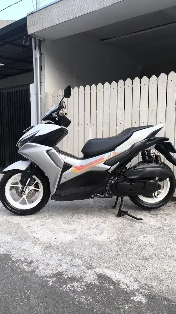 YAMAHA AEROX S CONNECTED KEYLESS ABS SILVER 2022