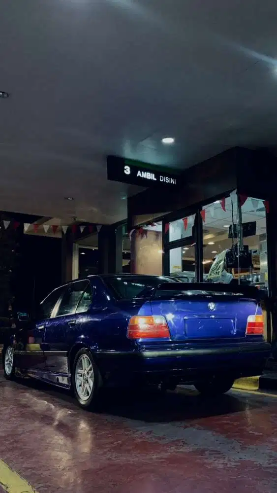 BMW 320i 1994 Bensin