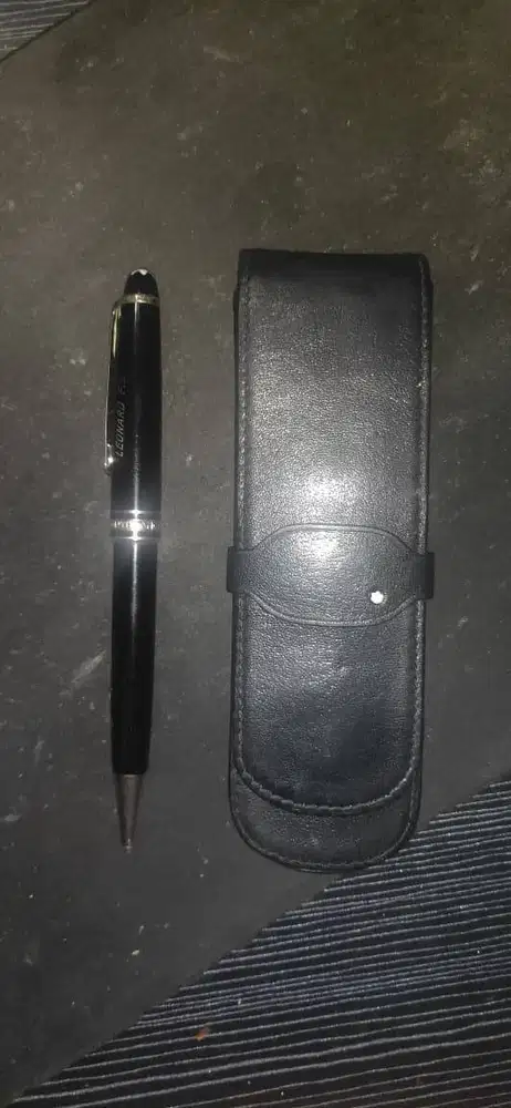 Montblanc Meisterstück Platinum-Coated Pen & Leather Pouch