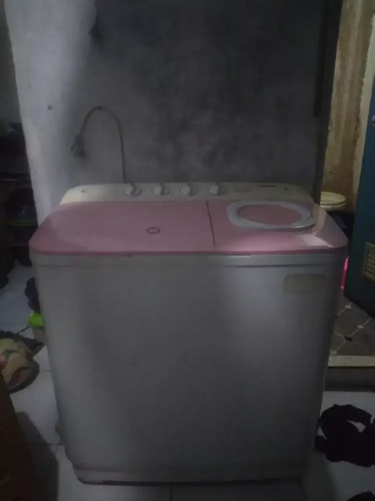 Mesin cuci 2 tabung 10kg merek toshiba