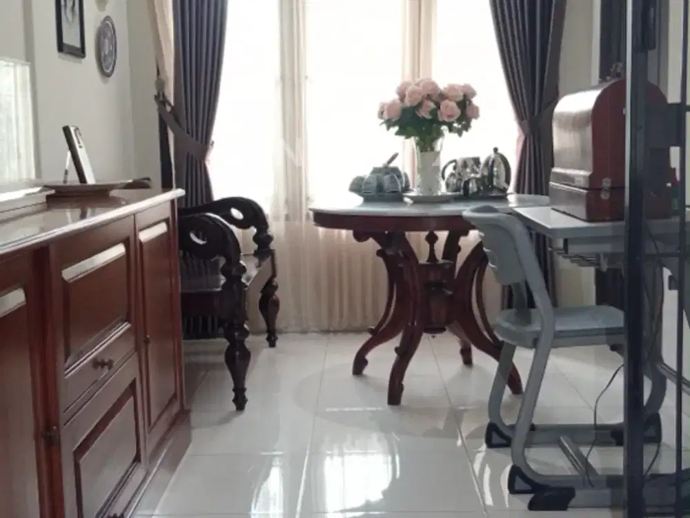 Rumah Posisi Hoek 2 Lantai Di Bambu Apus Jakarta Timur S8861