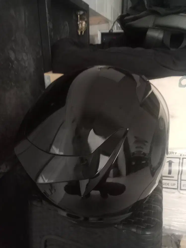 Jual helm KYT R10 bekas rasa baru nominus.