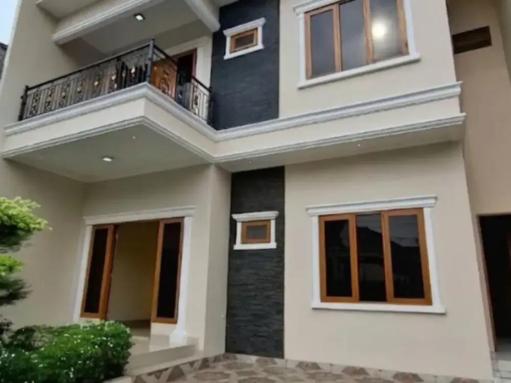 Rumah Prestisius Pulo Asem Jakarta Timur - Garasi 2 Mobil, Bebas Sempit & Akses Prima