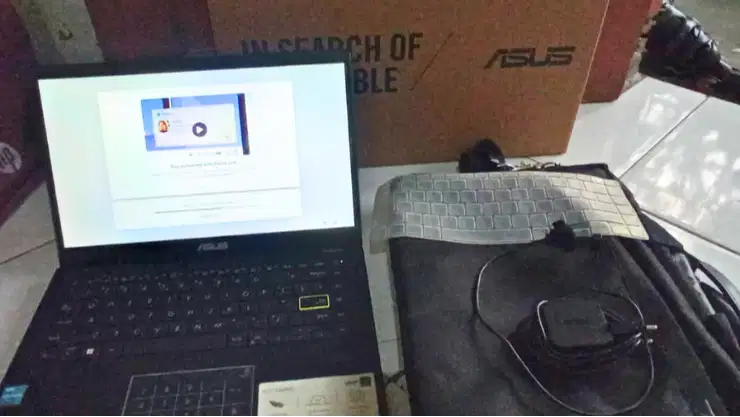 Laptop ASUS VivoBook E410KA 8GB – Cocok Kuliah & Kerja | COD Surabaya