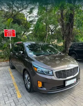 Kia Grand Sedona Ultimate Bensin Th 2017
