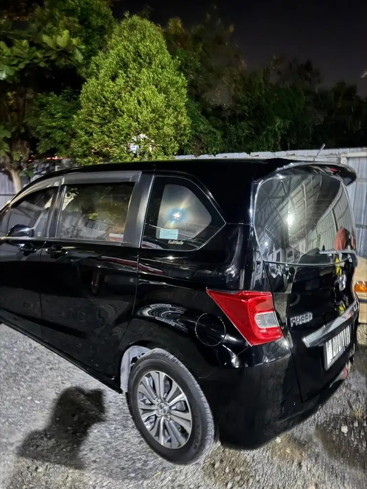Honda freed 2013 warna hitam metalic