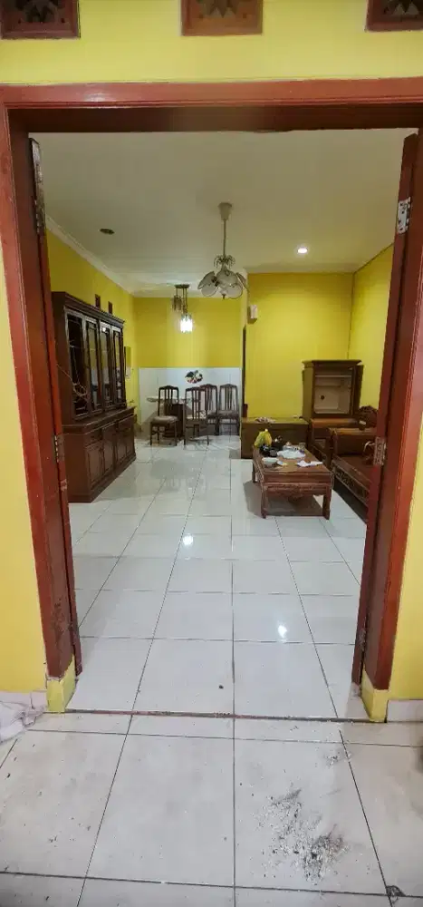 Di kontrakan 1 rumah +furnish / Tahun di tengah kota