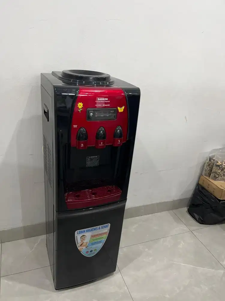 Sanken dispenser panas dingin kulkas bawah
