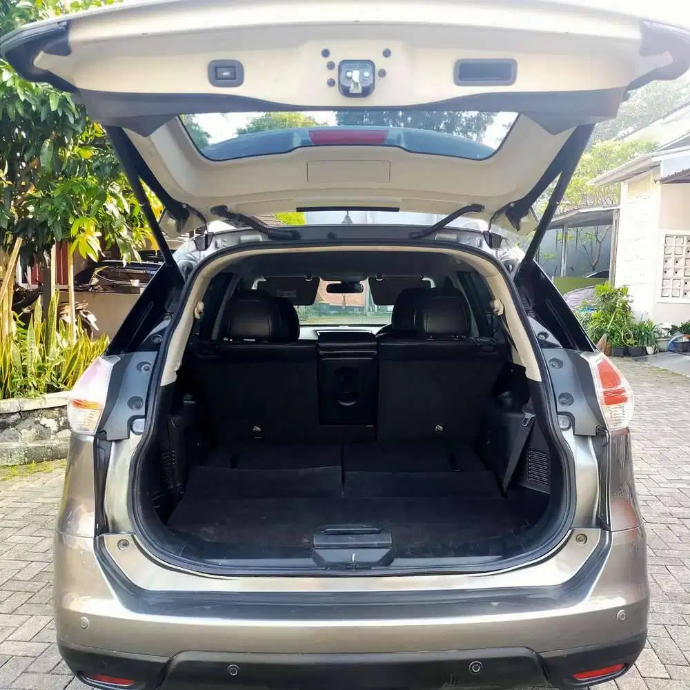 Nissan X-Trail T32 2.5 AT 2015 Terawat — Nyaman untuk Keluarga