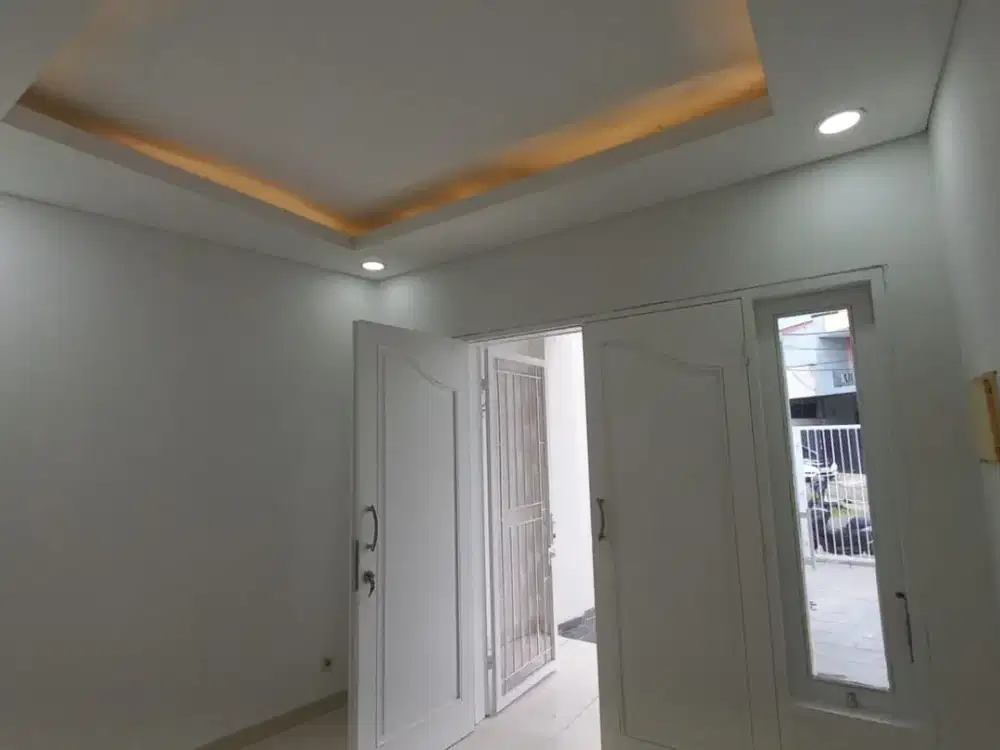 dijual rumah 2.5 lantai taman surya 2