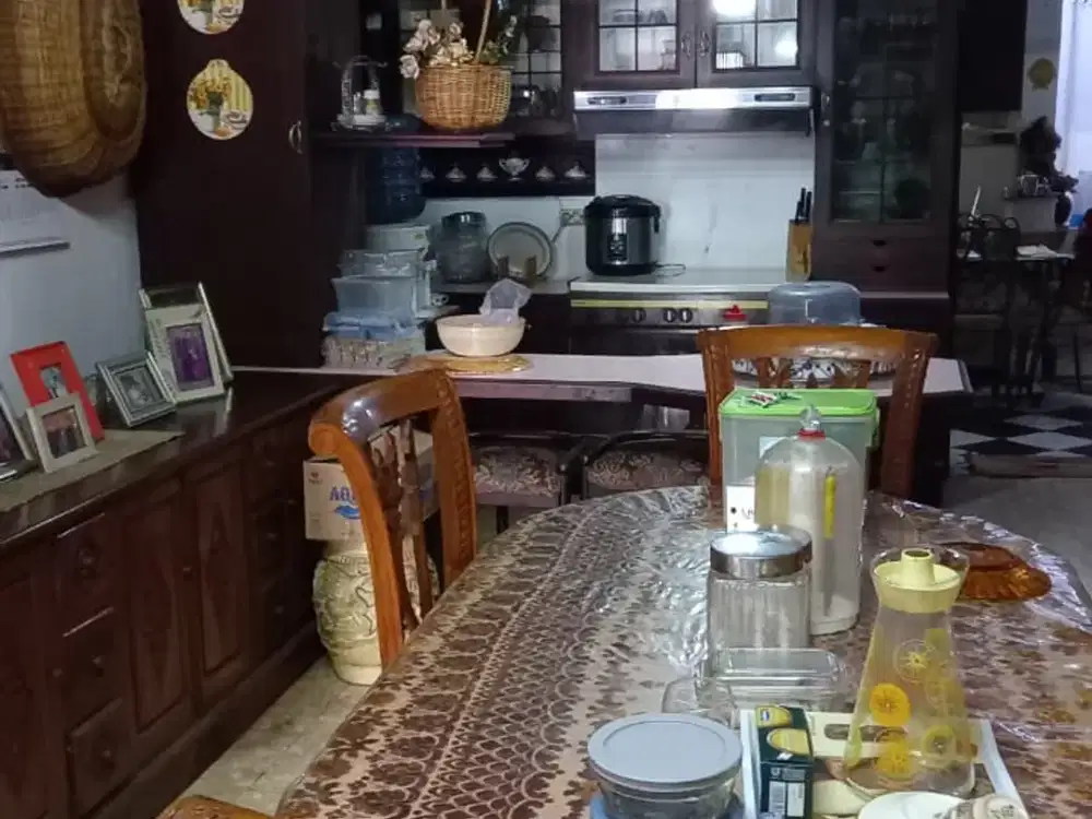 Dijual rumah 2 lantai semi furnished di Situsari, Buah Batu