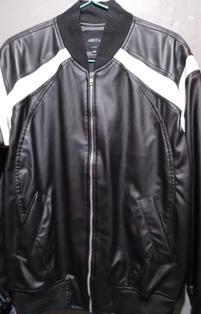 Jaket Zipper Black List white