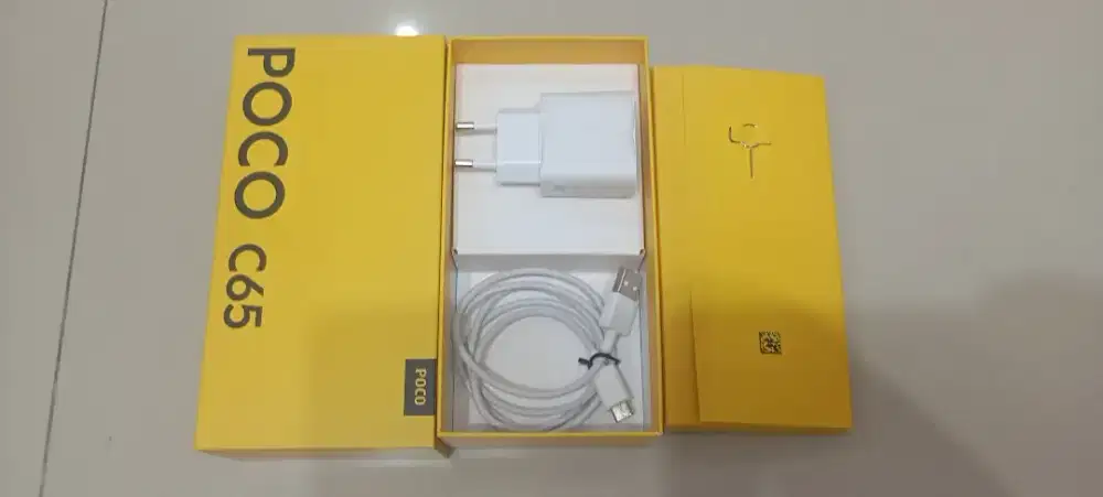 Box Poco C65 Original dan Charger Original Bawaan Baru