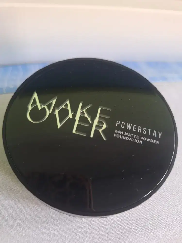 Make Over powerstay  matte powder W22