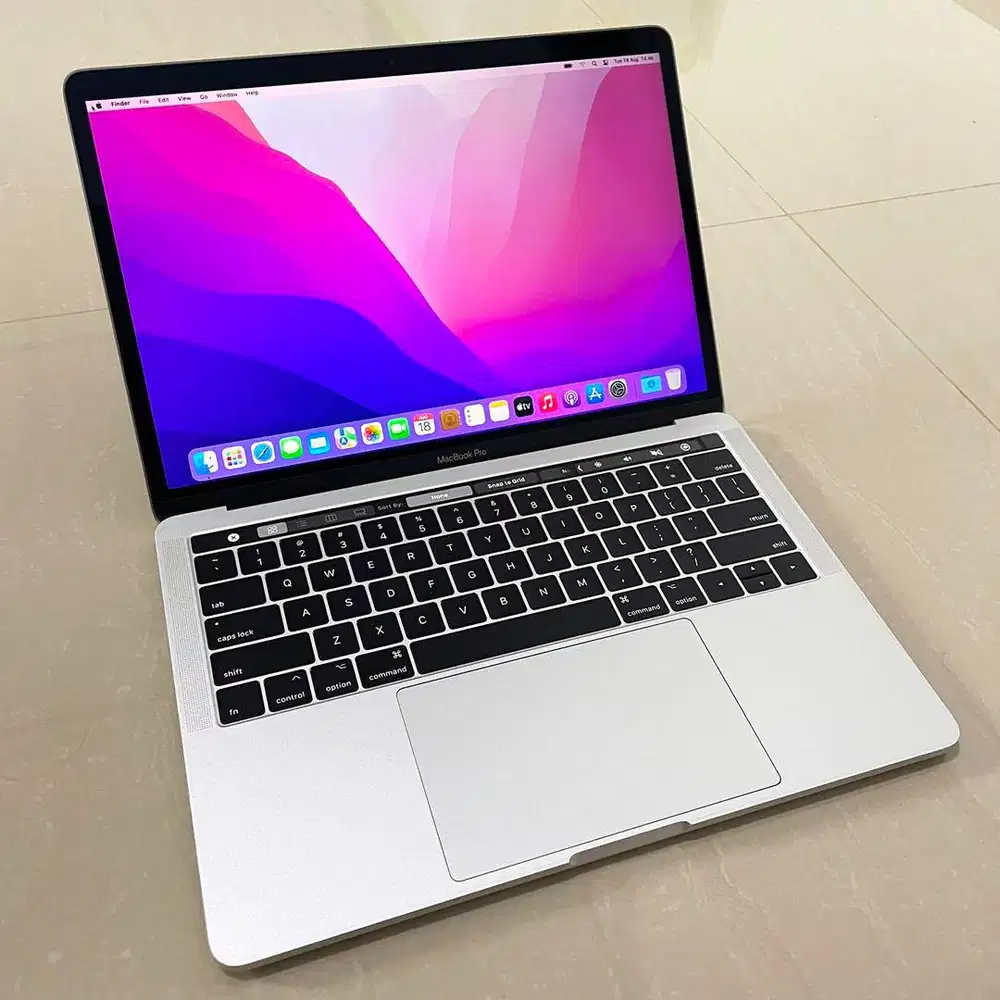 Macbook Pro 2016 (Touchbar) 16GB/256GB. Laptop Apple MULUS !!!
