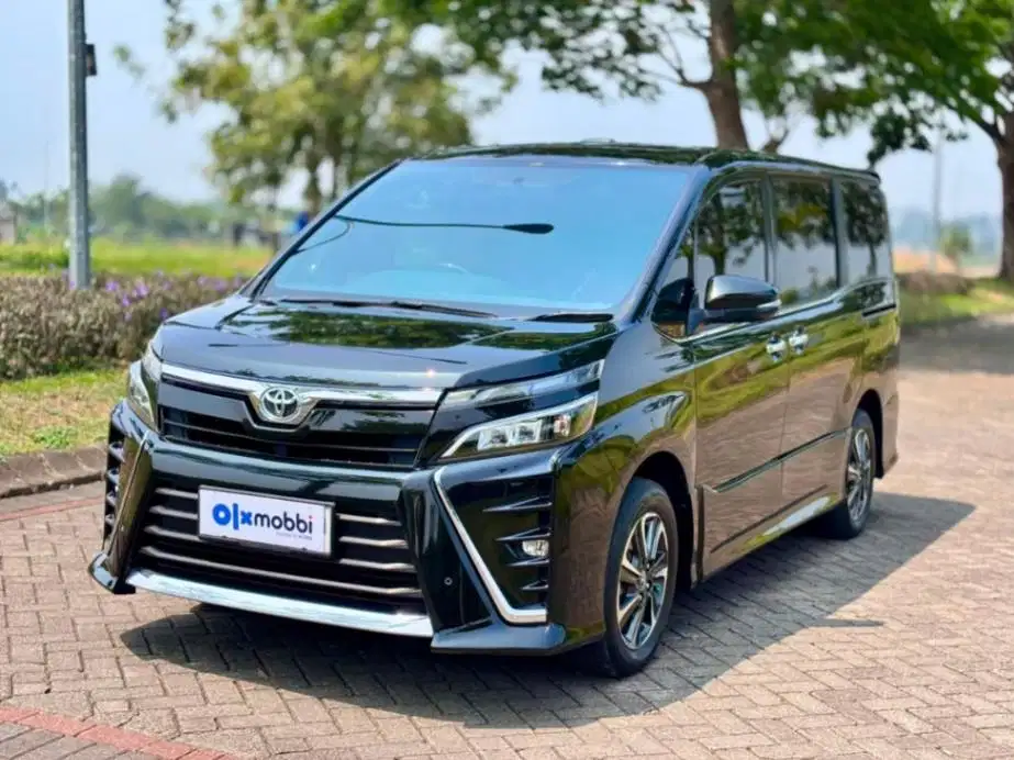 Toyota Voxy 2.0 Bensin OTOMATIS 2018 LRO