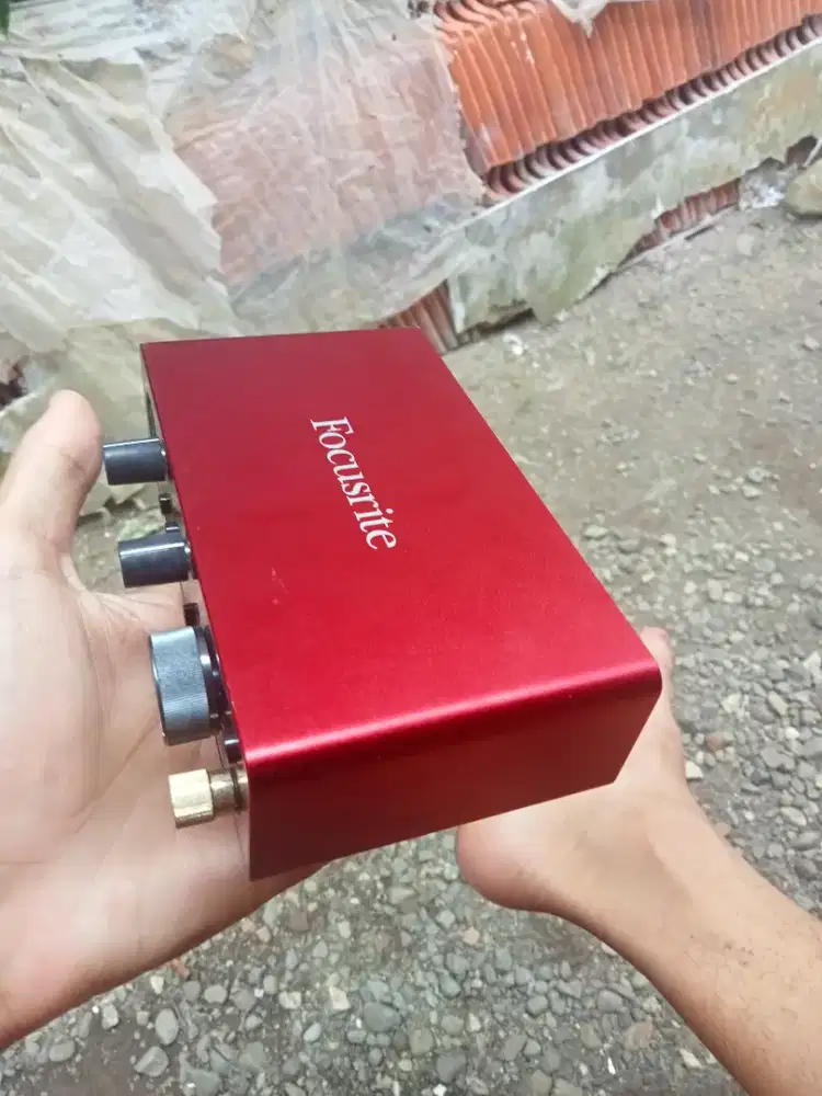 alat rekaman merk focusrite