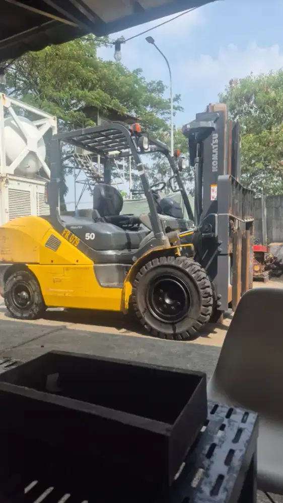Forklift Komatsu 5 Ton,Matic,Tiang 3 Meter,Tahun 2019 (Fullorisinil)