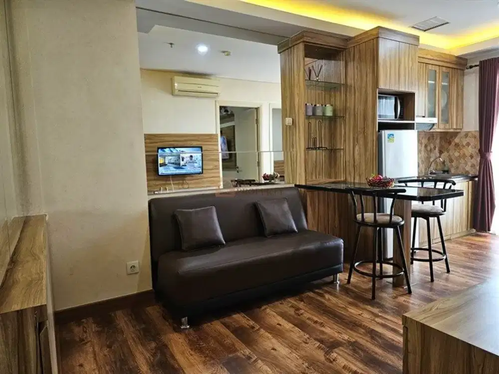 Dekat Mall Central Park & Universitas Tarumanegara & Trisakti, Disewa 2BR 49m2 Furnished Interior Bagus, Fasilitas Gym, Kolam Renang, Sky Garden
