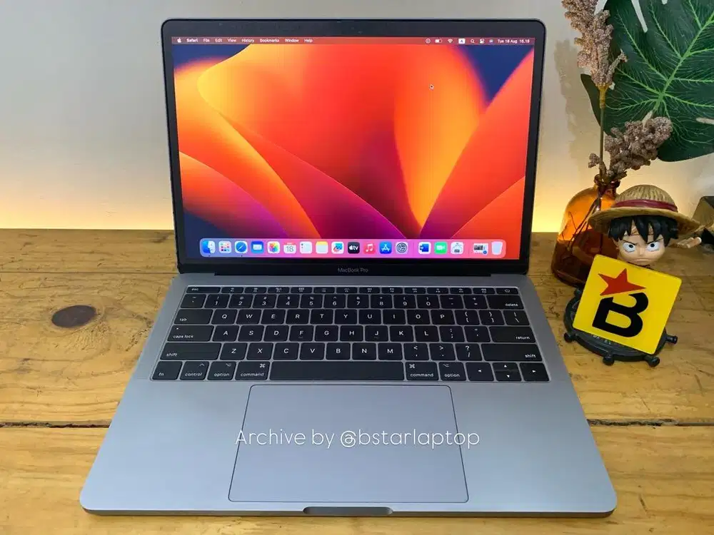 Macbook Pro Retina 13 inch 2017 Core i5 / 8 / 256 Elegant Desain