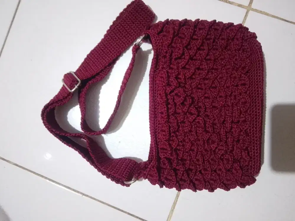 Tas rajut bisa di kecilkan tali