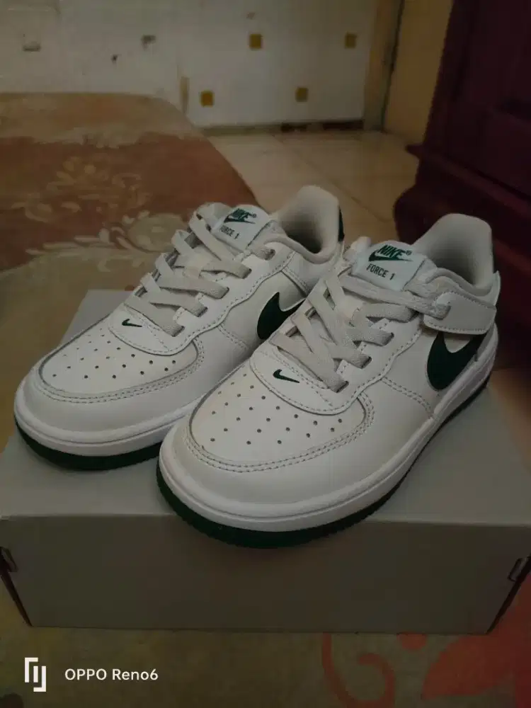 sepatu anak nike