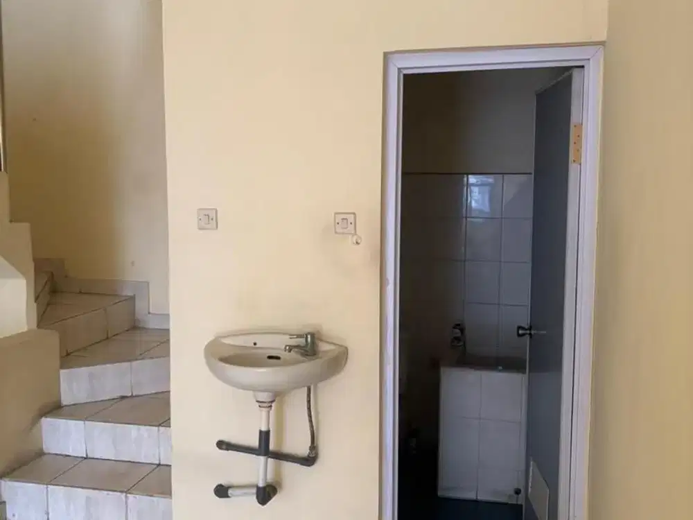 Ruko 2,5 Lantai Disewakan di Sidakarya