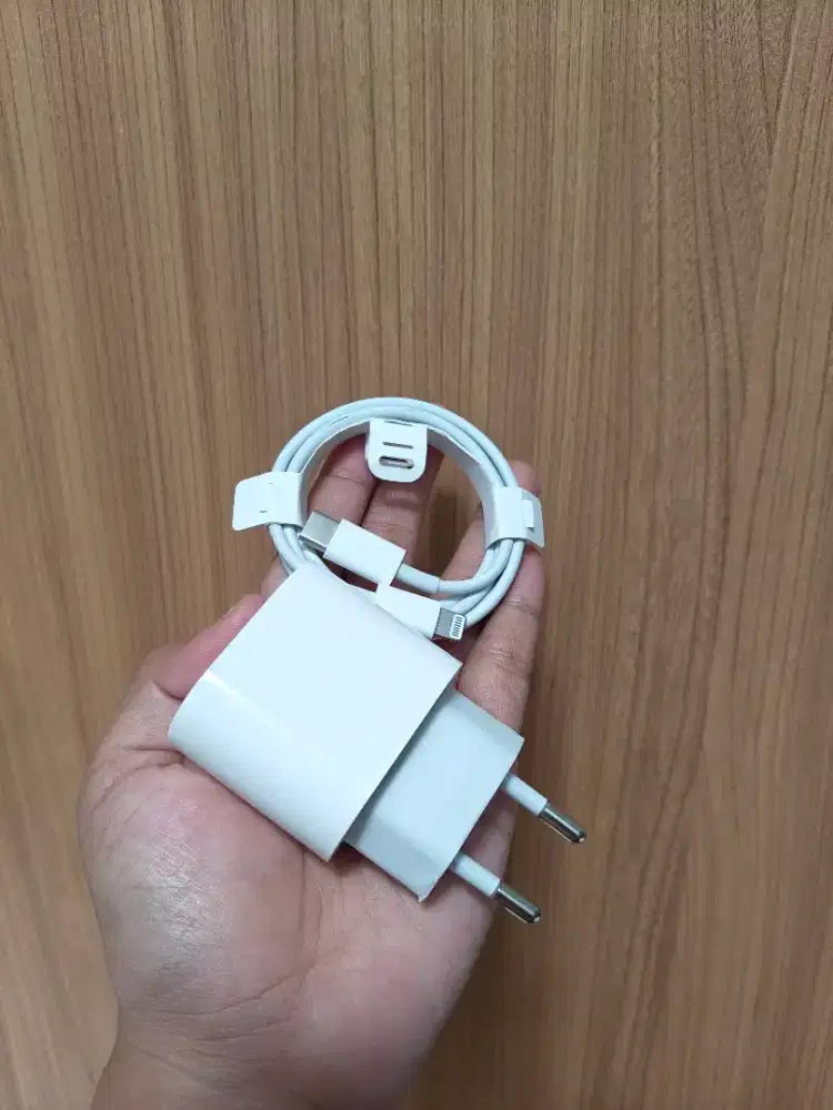 ADAVTOR & KABEL DATA ORI IPHONE JUAL