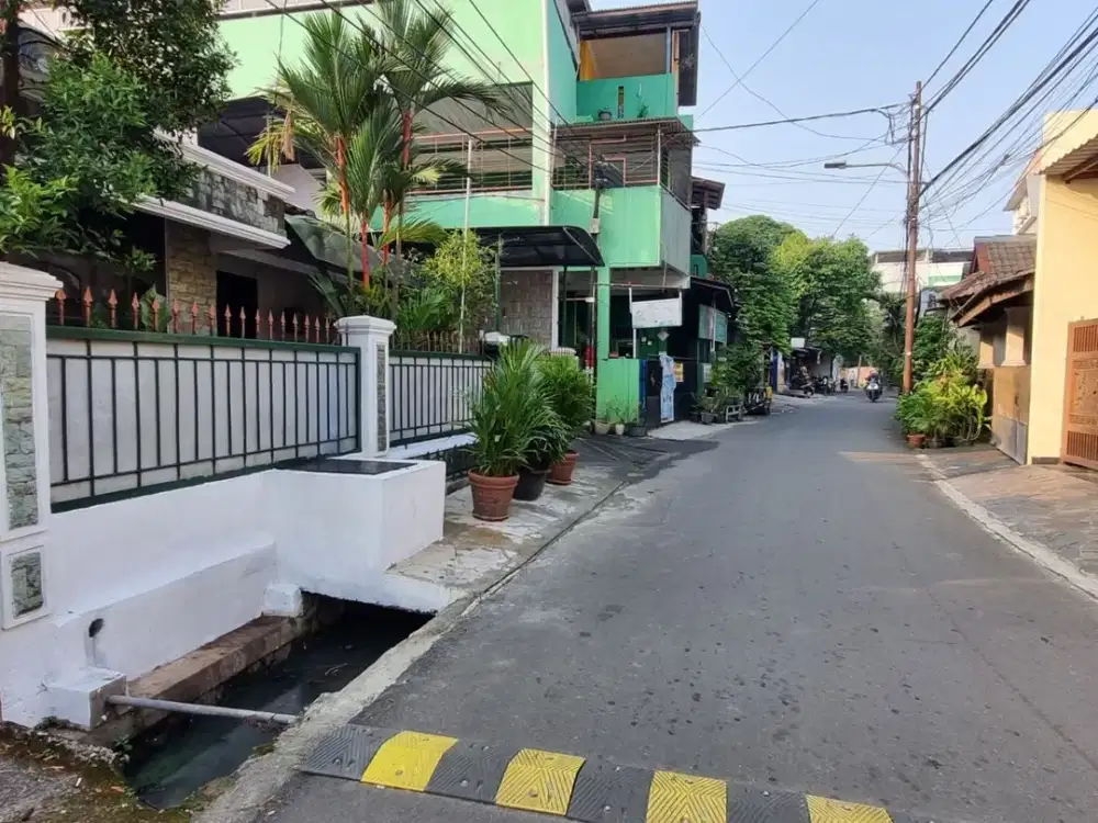 Rumah Siap Huni 2 Lantai 6 Menit Stasiun Pasar Minggu Pejaten, Jaksel - SHM
