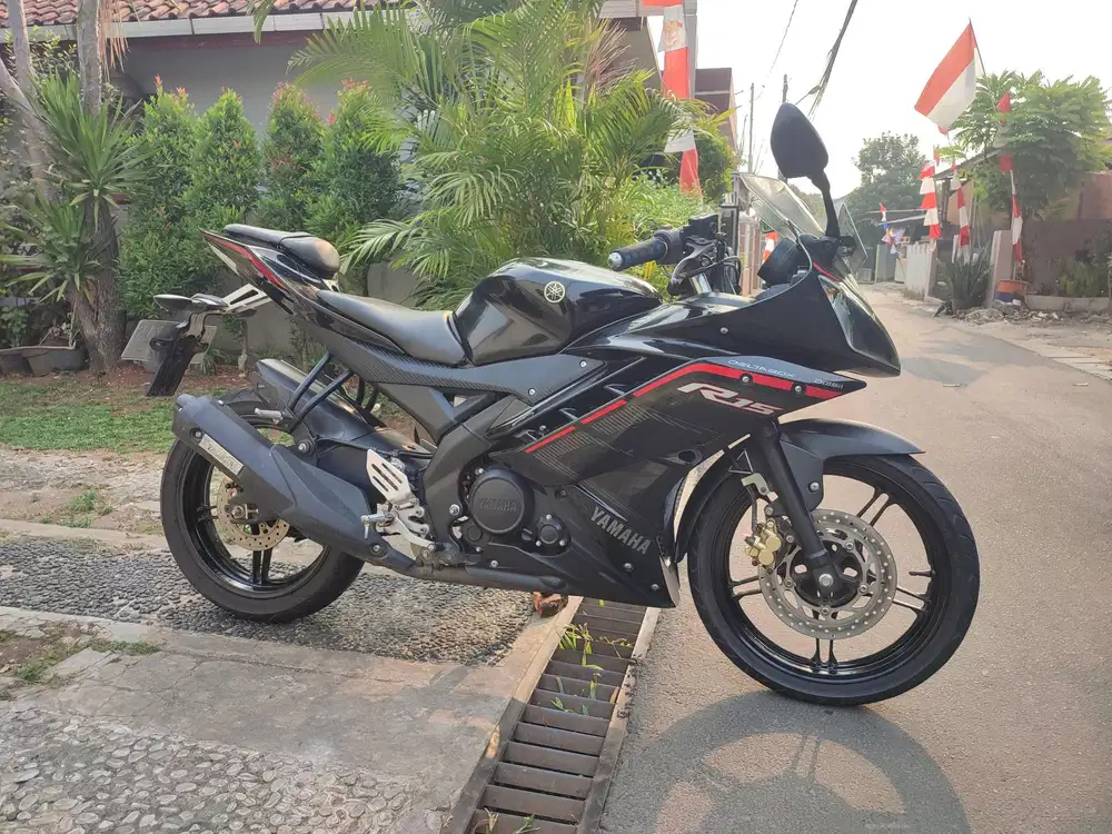 YAMAHA R15 V2 TAHUN 2015