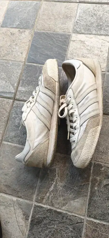 Adidas Liam Galagher
(Rare)
Size 44 2/3